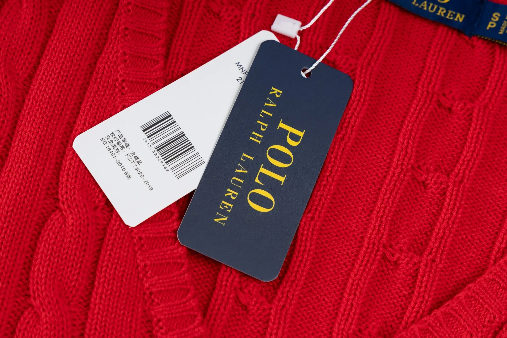 P210 #R90 RALPH LAUREN Thirteen colors of Ralph Lauren classic small label embroidery V-neck pullover cable cardigan sweater women's top, high-density LOGO embroidery on the chest, original customization of tag accessories. Made of pure cotton yarn, pure cotton is skin-friendly and comfortable, small label war horse embroidered twist button V-neck sweater🐎High quality, follow the blogger to learn how to wear it! Let’s buy a Ralph Lauren cable sweater. It’s a super hard-to-find series after it became popular. It’s hard to find one on the official website. It’s simple and practical to wear, with a lazy and loose feel. The thickened fabric has more texture, feels soft and delicate, and has a loose fit. Whether worn alone or layered, you can wear different styles of fashion with just one piece!   Size： Sleeve length: 60/61/62/63